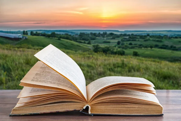 Book Sunset Background — Stock Photo, Image