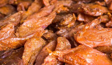 Tavuk eti, soya soslu fileto parçalarını üzerinden