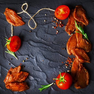 Tavuk eti, soya soslu fileto parçalarını üzerinden