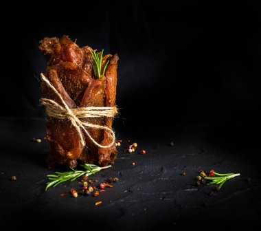 Tavuk eti, soya soslu fileto parçalarını üzerinden