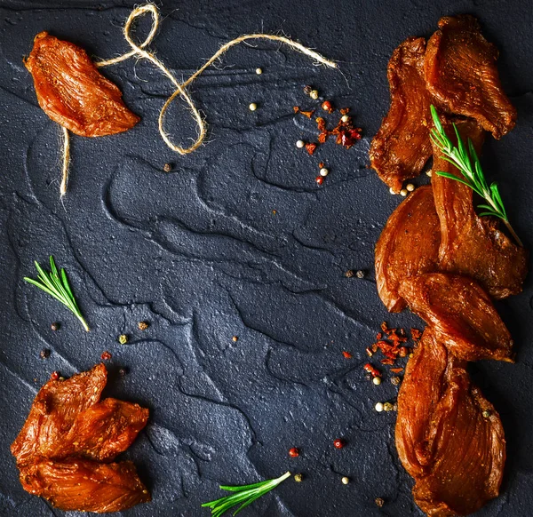 Tavuk eti, soya soslu fileto parçalarını üzerinden