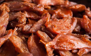 Tavuk eti, soya soslu fileto parçalarını üzerinden