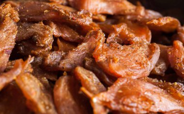 Tavuk eti, soya soslu fileto parçalarını üzerinden