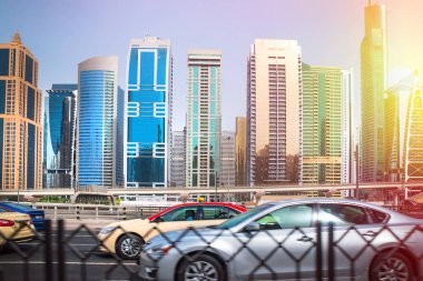 Dubai Yat Limanı genel bakış. Şehir manzarası hattı.