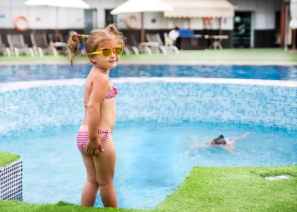 Little Beautiful Girl Having Fun Pool — Stock Photo, Image