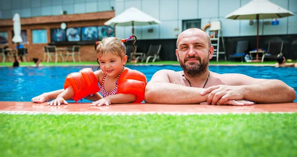 Táta Malá Dcera Baví Fondu — Stock fotografie