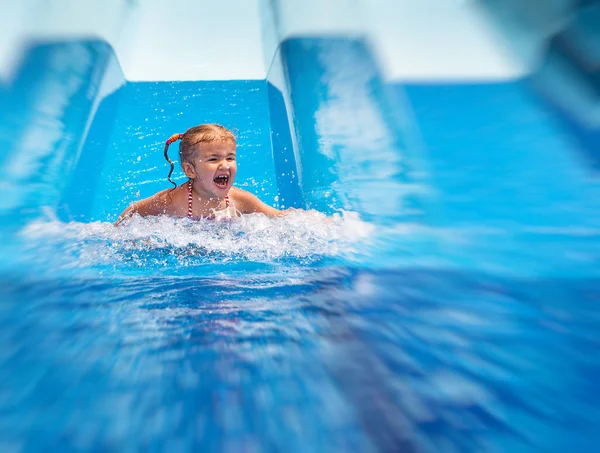 Hija Pequeña Divirtiéndose Parque Aqua — Foto de Stock