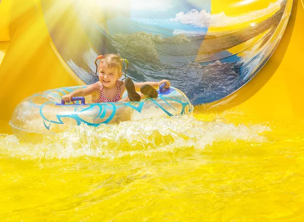 Dochtertje Plezier Aquapark — Stockfoto