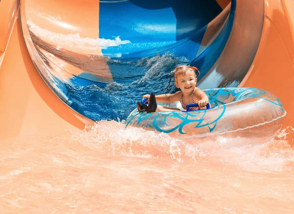 Dochtertje Plezier Aquapark — Stockfoto