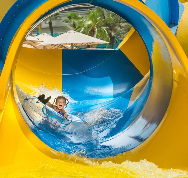 Dochtertje Plezier Aquapark — Stockfoto