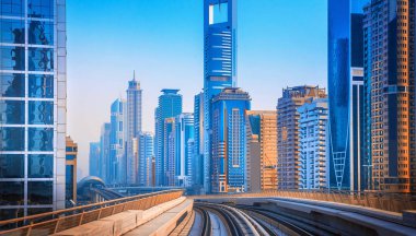 Dubai Yat Limanı genel bakış. Şehir manzarası hattı.