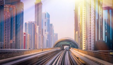 Dubai Yat Limanı genel bakış. Şehir manzarası hattı.