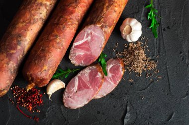 Domuz eti ve sığır eti eti lezzetleri yapılan Drogobych sosis.