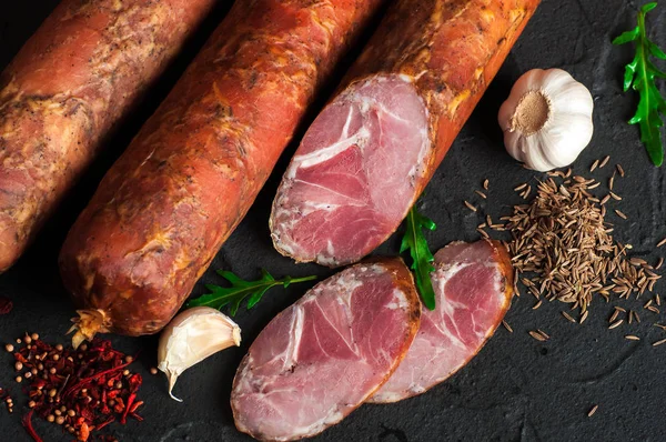 Domuz eti ve sığır eti eti lezzetleri yapılan Drogobych sosis.