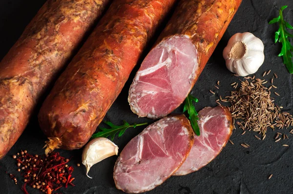 Domuz eti ve sığır eti eti lezzetleri yapılan Drogobych sosis.