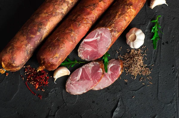 Domuz eti ve sığır eti eti lezzetleri yapılan Drogobych sosis.