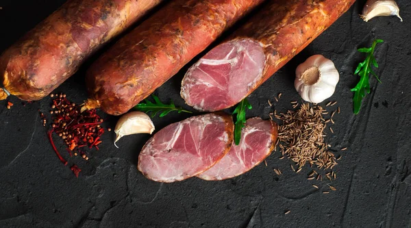 Domuz eti ve sığır eti eti lezzetleri yapılan Drogobych sosis.