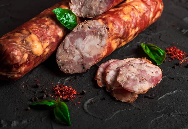 豚肉と牛肉の美味しい豚肉を使用したドゴビッチソーセージ — ストック写真