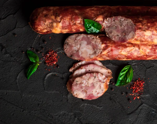 Domuz eti ve sığır eti eti lezzetleri yapılan Drogobych sosis.