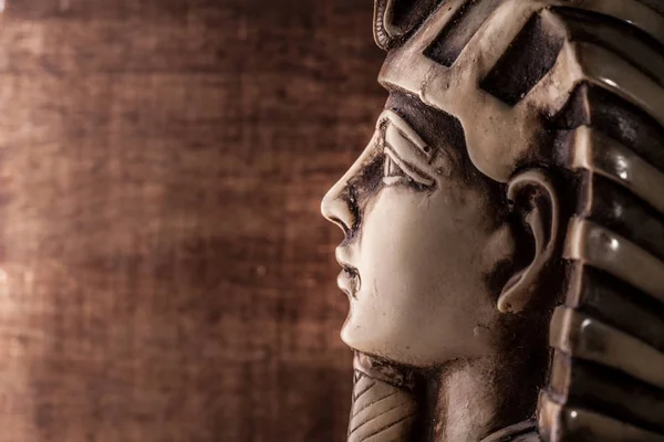 Pedra Faraó Tutankhamen Máscara Fundo Escuro — Fotografia de Stock