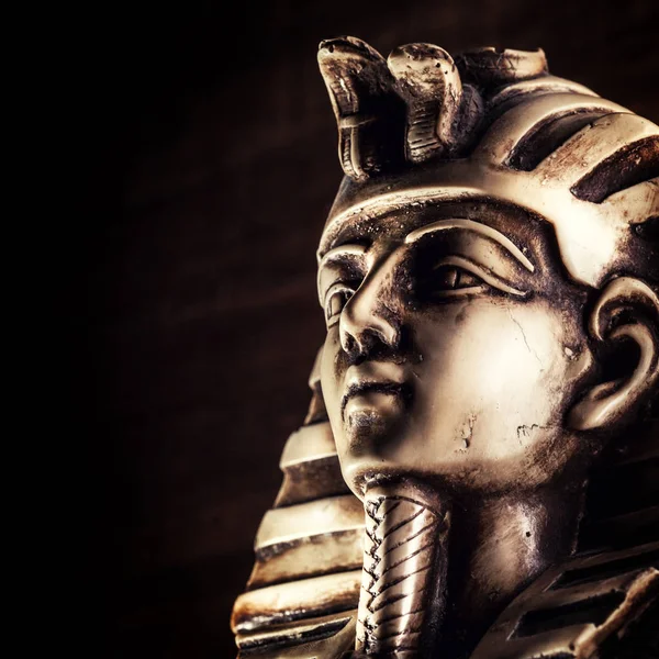 Stone Faraon Tutanchamón Masku Tmavém Pozadí — Stock fotografie