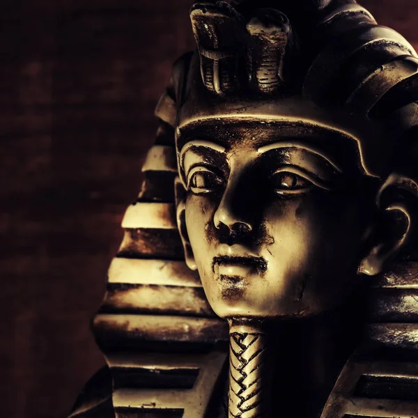 Stone Farao Tutankhamen Masker Donkere Achtergrond — Stockfoto