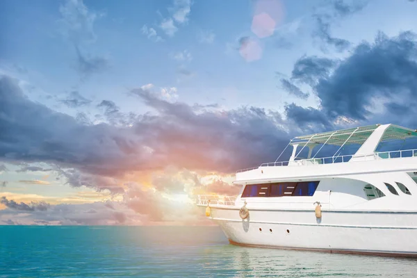 Yacht Clear Sea Vith View Sunset — Stock Photo, Image