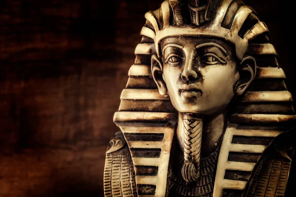 Piedra Faraón Tutankamón Máscara Sobre Fondo Oscuro — Foto de Stock