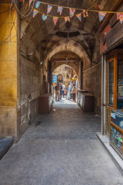 Cairo, Mısır - 19 Şubat 2018: Lambalar veya fener dükkanı İslam Kahire Han El halili piyasada