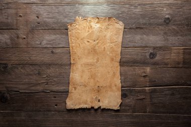 Vintage boş kağıt ahşap arka plan üzerinde