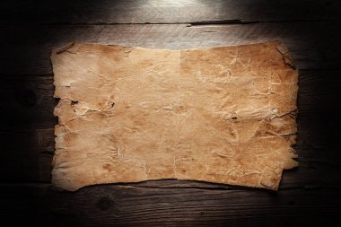 Vintage boş kağıt ahşap arka plan üzerinde