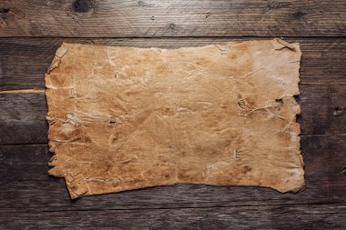 Vintage boş kağıt ahşap arka plan üzerinde