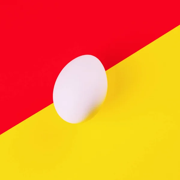 White Raw Egg Colorful Geometric Background Close — Stock Photo, Image
