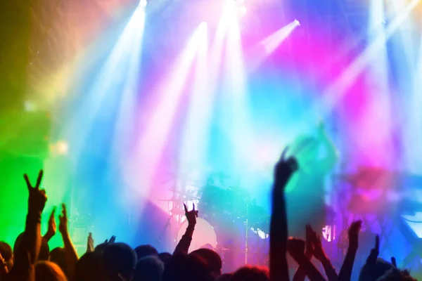 Silhouettes Fans Musicians Stage Bright Spotlights Music Concert — Stock Photo, Image