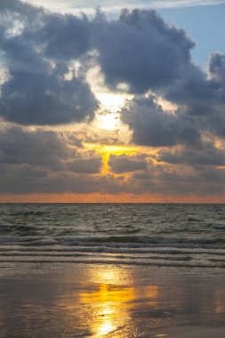 güzel gündoğumu marina, sabah deniz manzarası 