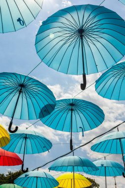 arka plan gökyüzü, sokak dekorasyon karşı mavi şemsiye