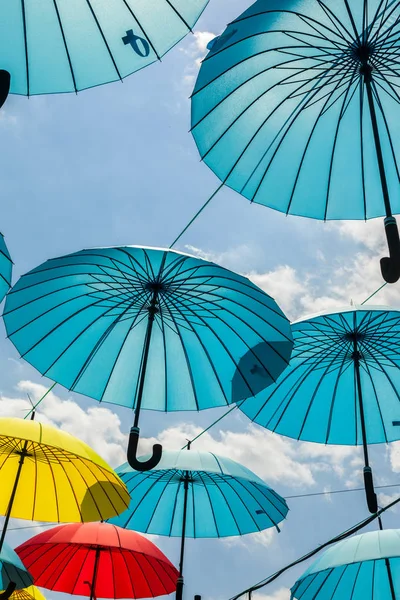 arka plan gökyüzü, sokak dekorasyon karşı mavi şemsiye