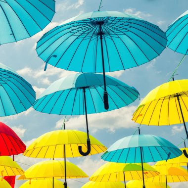 arka plan gökyüzü, sokak dekorasyon karşı parlak şemsiye