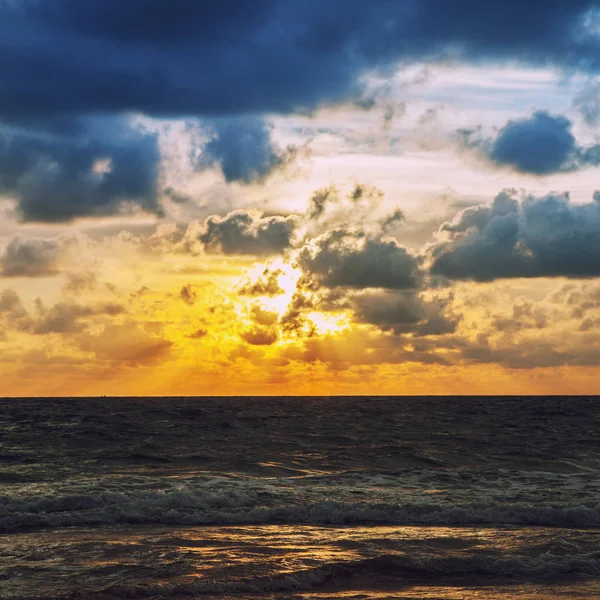 güzel gündoğumu marina, sabah deniz manzarası 