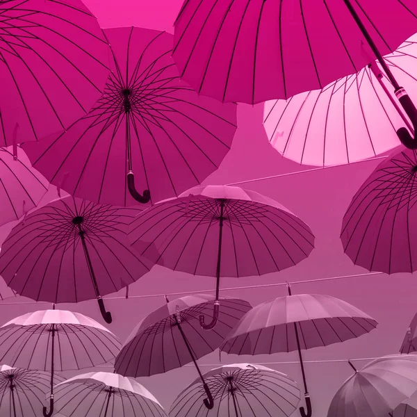 Pozadí Barevné Deštníky Proti Obloze Pouliční Dekorace — Stock fotografie