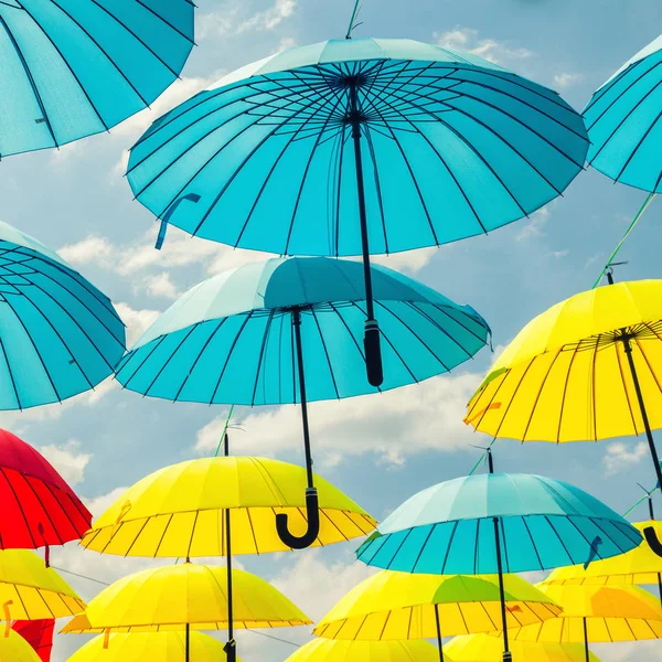 arka plan gökyüzü, sokak dekorasyon karşı parlak şemsiye