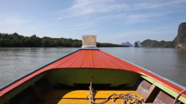 Phuket, Tayland, Thailand, Krabi tekne gezisinden tropik adaları. Yeşil dağlar ve mavi su lagoon 