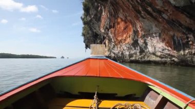 Phuket, Tayland, Thailand, Krabi tekne gezisinden tropik adaları. Yeşil dağlar ve mavi su lagoon 