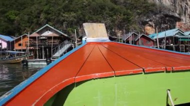 Phuket, Tayland, Thailand, Krabi tekne gezisinden tropik adaları. Yeşil dağlar ve mavi su lagoon 