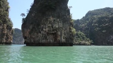 Phuket, Tayland, Thailand, Krabi tekne gezisinden tropik adaları. Yeşil dağlar ve mavi su lagoon 