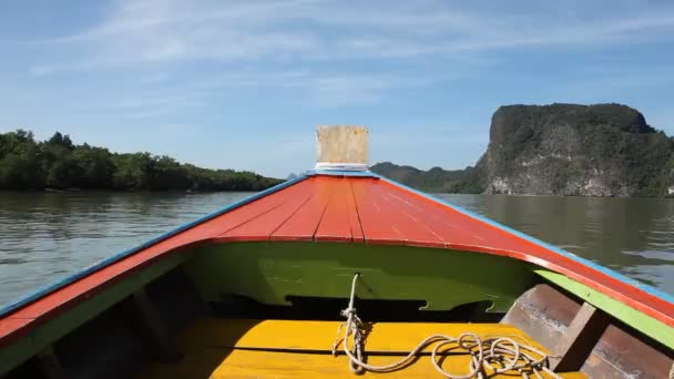 船行到热带岛屿从普吉岛 泰国甲米 绿色的山和水蓝色礁湖 — 图库视频影像