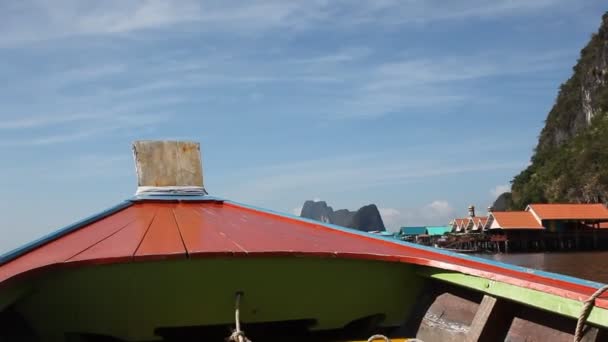 Viagem Barco Para Ilhas Tropicais Phuket Krabi Tailândia Montanhas Verdes — Vídeo de Stock