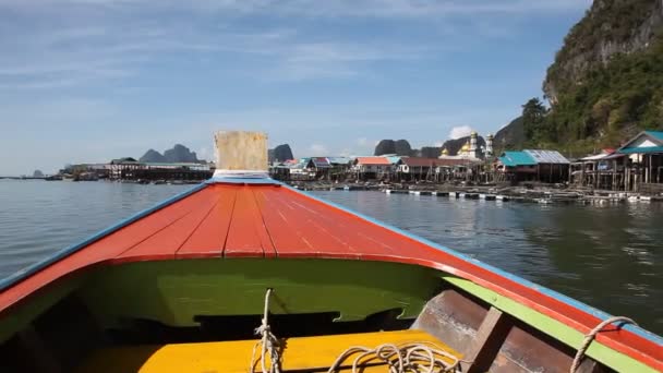 Perjalanan Kapal Pulau Tropis Dari Phuket Krabi Thailand Pegunungan Hijau — Stok Video