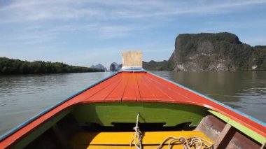 Phuket, Tayland, Thailand, Krabi tekne gezisinden tropik adaları. Yeşil dağlar ve mavi su lagoon 