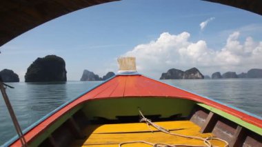 Phuket, Tayland, Thailand, Krabi tekne gezisinden tropik adaları. Yeşil dağlar ve mavi su lagoon 